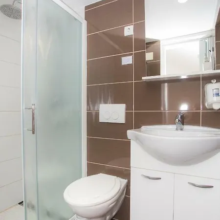 بيت ضيافة Kalpic & 4*